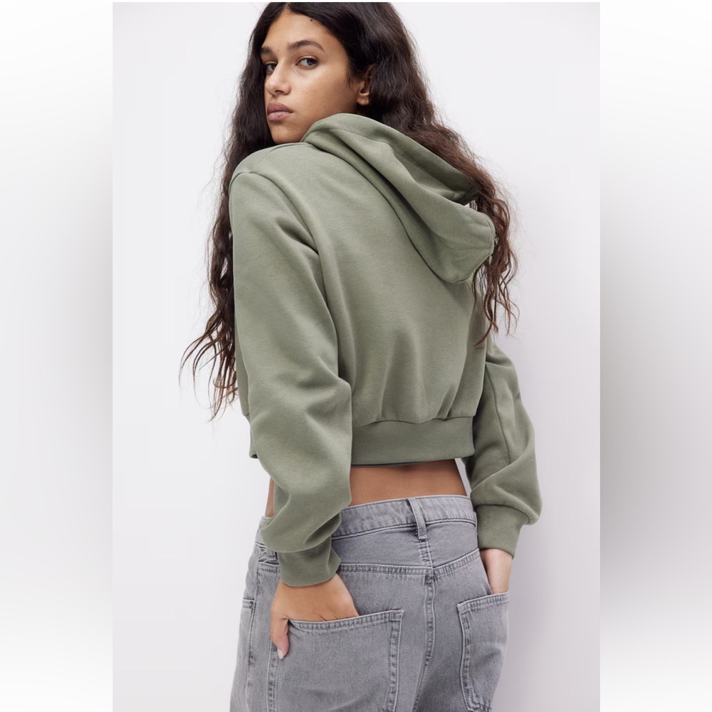 H&M Short Hooded Sweatshirt - Picture 1 of 6